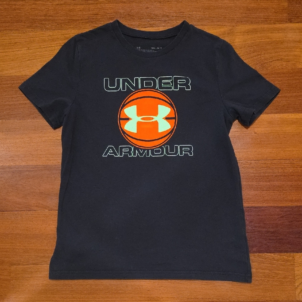 Under Armour Heat Gear Boy's Black T-shirt Size M.